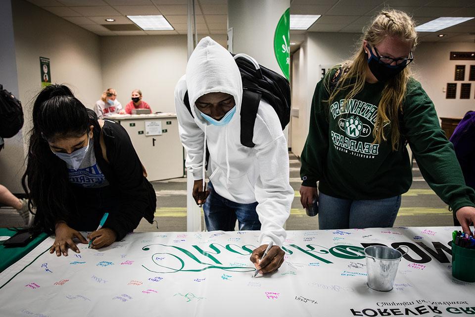 Northwest students spend day thanking alumni, donors